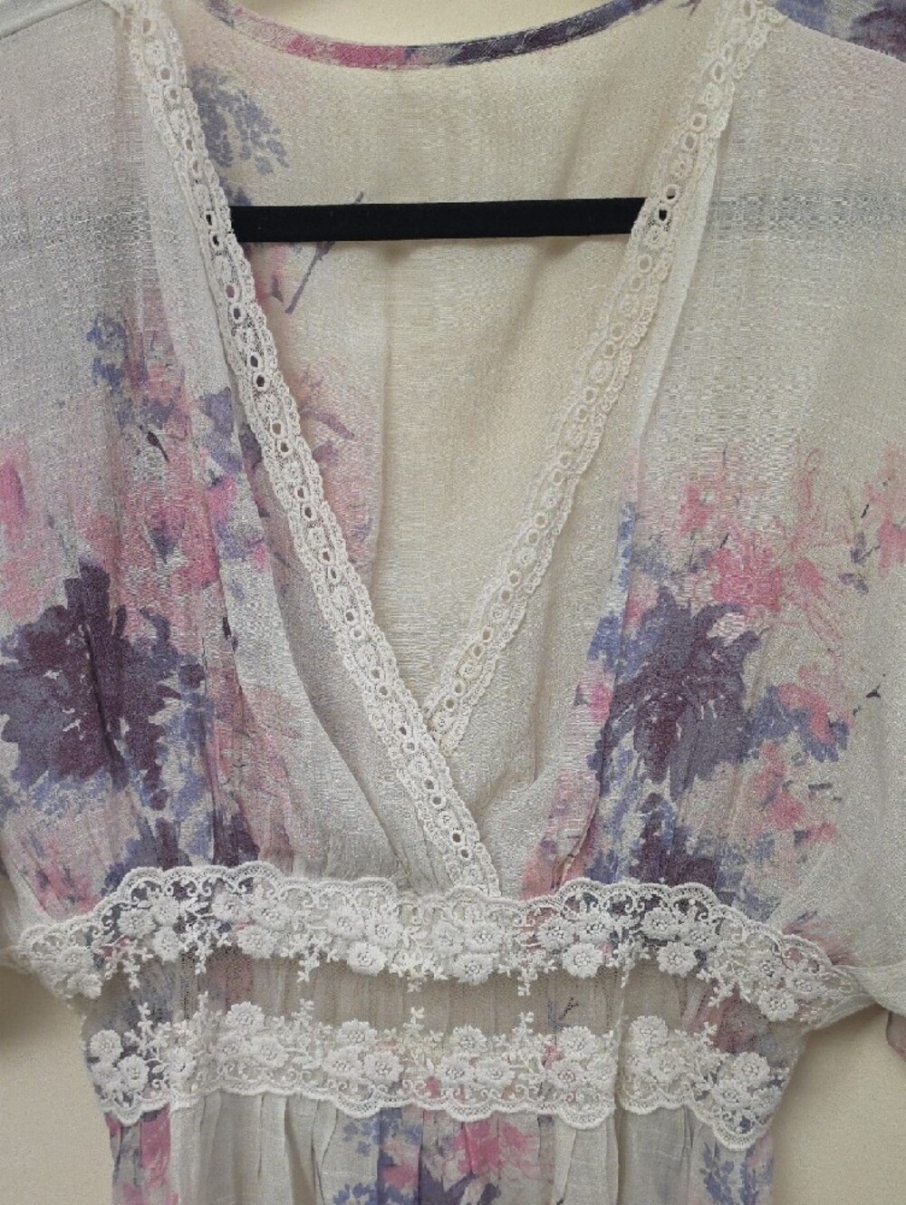 Floral Lace Trim V-Neck Blouse in White, Pink & Purple With Sheer Middle Sz L - Picture 4 of 6
